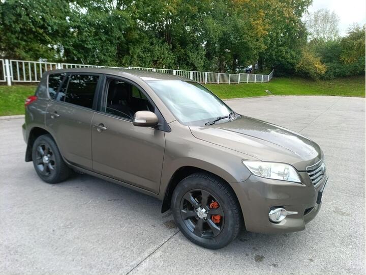 Toyota RAV4 2.2 D-4D XT-R 4WD Euro 5 5dr Toyota RAV4 2.2 D-4D XT-R 4WD Euro 5 5dr