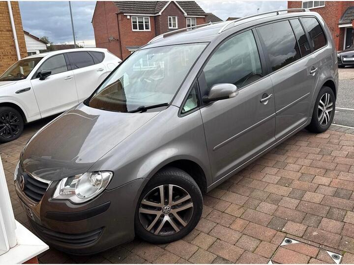 Volkswagen Touran 2.0 TDI SE DSG 5dr (5 Seats)