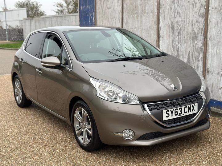 Peugeot 208 1.2 VTi Allure Euro 5 5dr