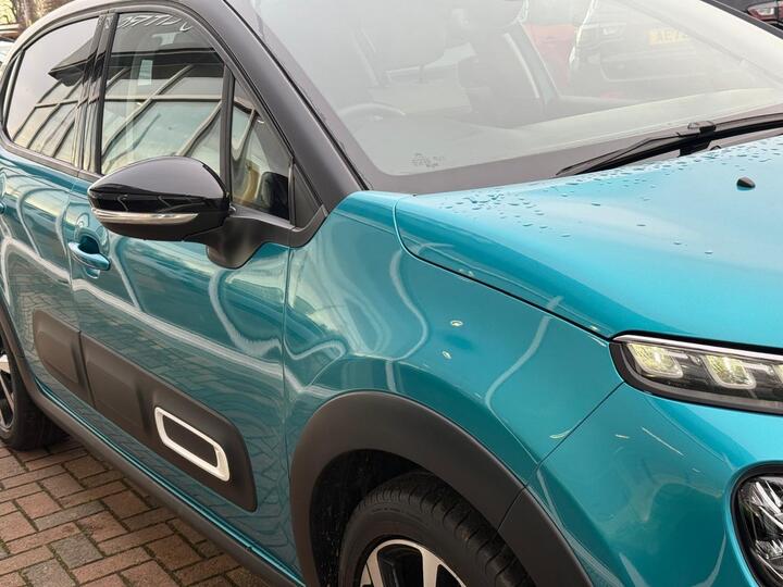 Citroen C3 1.2 PureTech Shine Plus Euro 6 (s/s) 5dr Citroen C3 1.2 PureTech Shine Plus Euro 6 (s/s) 5dr
