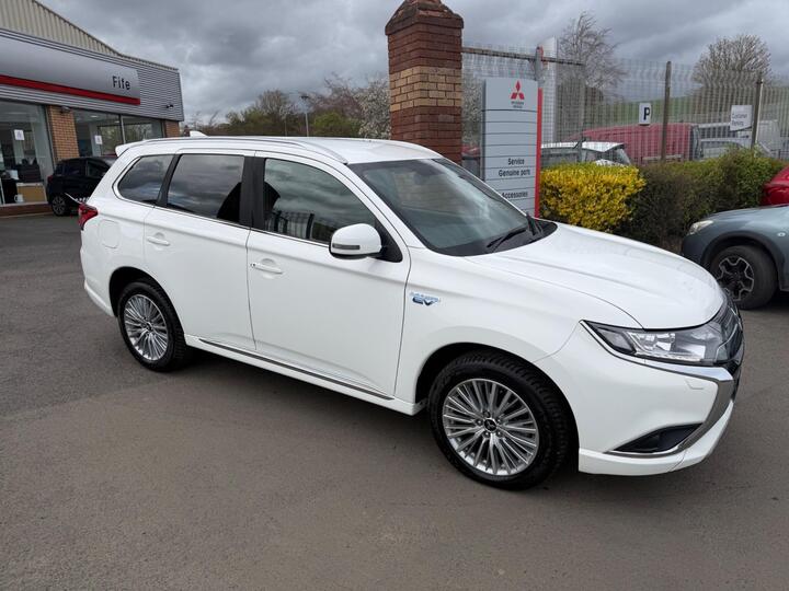 Mitsubishi Outlander 2.4h TwinMotor 13.8kWh Dynamic CVT 4WD Euro 6 (s/s) 5dr Mitsubishi Outlander 2.4h TwinMotor 13.8kWh Dynamic CVT 4WD Euro 6 (s/s) 5dr