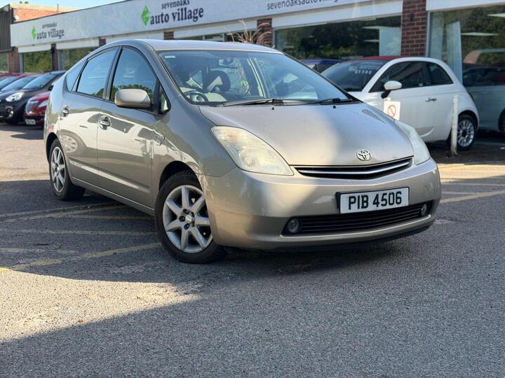 Toyota PRIUS 1.5 T Spirit CVT 5dr
