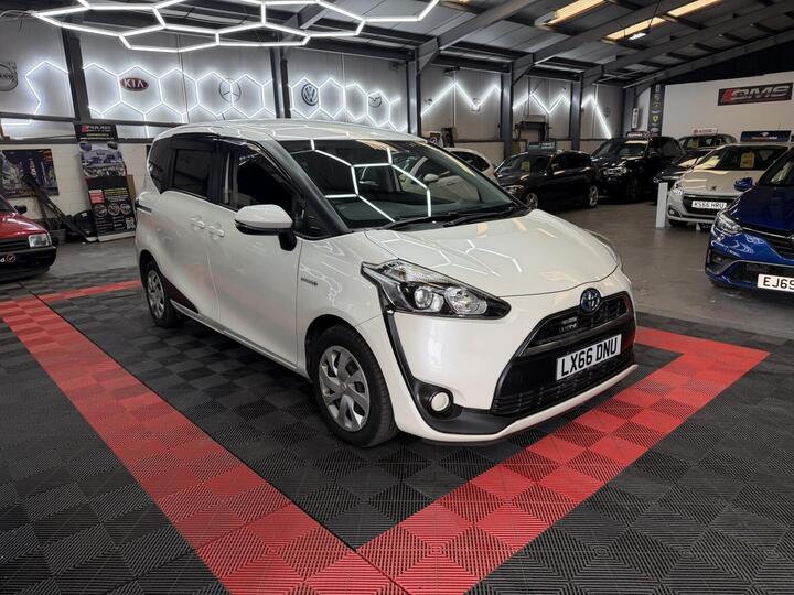 Toyota SIENTA 7 Seater Hybrid Toyota SIENTA 7 Seater Hybrid