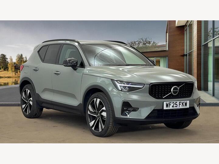 Volvo XC40 2.0 B3 MHEV Plus DCT Auto Euro 6 (s/s) 5dr