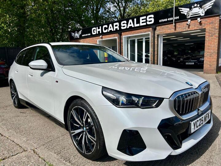 BMW 5 SERIES 2.0 520i MHT M Sport Touring Steptronic Euro 6 (s/s) 5dr BMW 5 SERIES 2.0 520i MHT M Sport Touring Steptronic Euro 6 (s/s) 5dr