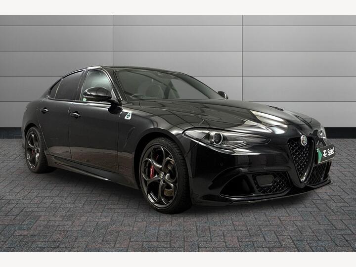 Alfa Romeo Giulia 2.9 V6 Bi-Turbo Quadrifoglio Auto Euro 6 (s/s) 4dr Alfa Romeo Giulia 2.9 V6 Bi-Turbo Quadrifoglio Auto Euro 6 (s/s) 4dr