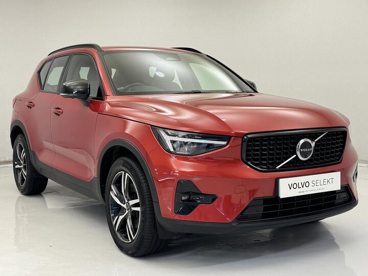 Volvo XC40 2.0 B3 MHEV Plus Dark DCT Auto Euro 6 (s/s) 5dr