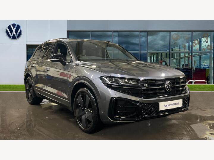 Volkswagen Touareg 3.0 TDI V6 Black Edition Tiptronic 4Motion Euro 6 (s/s) 5dr Volkswagen Touareg 3.0 TDI V6 Black Edition Tiptronic 4Motion Euro 6 (s/s) 5dr