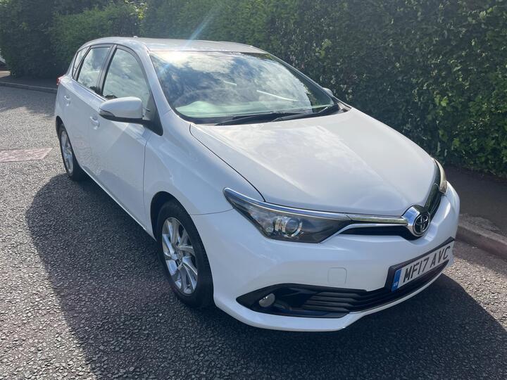 Toyota Auris 1.6 D-4D Business Edition Euro 6 (s/s) 5dr Toyota Auris 1.6 D-4D Business Edition Euro 6 (s/s) 5dr