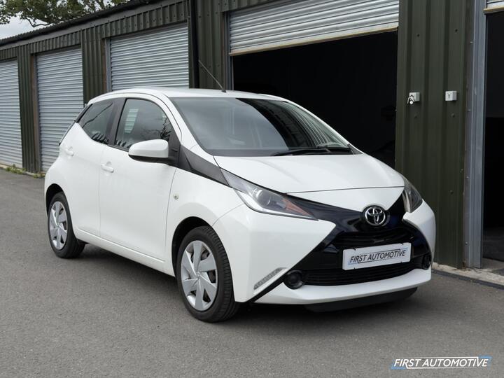Toyota AYGO 1.0 VVT-i X-play Euro 6 5dr Toyota AYGO 1.0 VVT-i X-play Euro 6 5dr