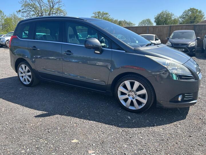 Peugeot 5008 1.6 HDi Allure Euro 5 5dr Peugeot 5008 1.6 HDi Allure Euro 5 5dr