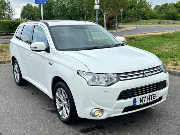 Mitsubishi Outlander 2.0h 12kWh GX4h CVT 4WD Euro 5 (s/s) 5dr Mitsubishi Outlander 2.0h 12kWh GX4h CVT 4WD Euro 5 (s/s) 5dr