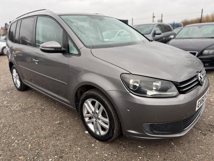 Volkswagen Touran 1.6 TDI SE DSG Euro 5 5dr Volkswagen Touran 1.6 TDI SE DSG Euro 5 5dr