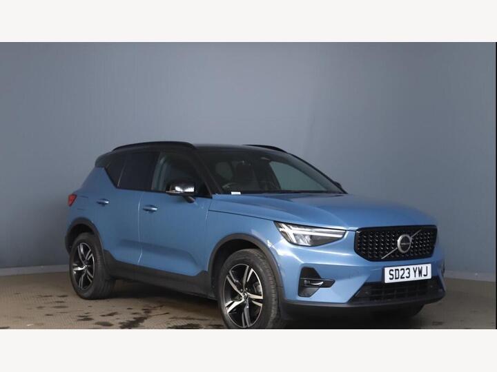 Volvo XC40 2.0 B3 MHEV Plus Dark DCT Auto Euro 6 (s/s) 5dr