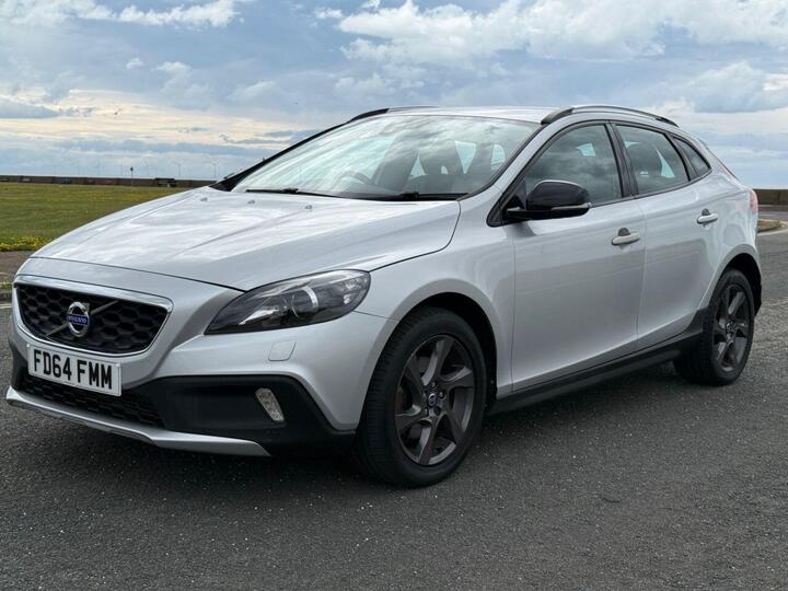 Volvo V40 CROSS COUNTRY 1.6 D2 Lux Powershift Euro 5 (s/s) 5dr Volvo V40 CROSS COUNTRY 1.6 D2 Lux Powershift Euro 5 (s/s) 5dr