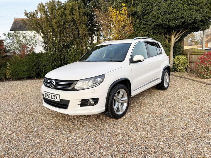 Volkswagen Tiguan 2.0 TDI BlueMotion Tech R-Line DSG 4WD Euro 5 (s/s) 5dr Volkswagen Tiguan 2.0 TDI BlueMotion Tech R-Line DSG 4WD Euro 5 (s/s) 5dr