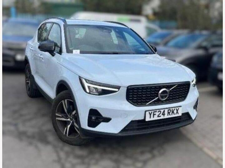 Volvo XC40 2.0 B3 MHEV Plus Dark DCT Auto Euro 6 (s/s) 5dr