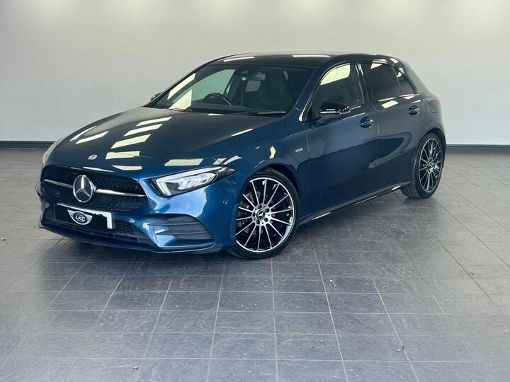 Mercedes-Benz A Class 2.0 A200d Exclusive Edition 8G-DCT Euro 6 (s/s) 5dr Mercedes-Benz A Class 2.0 A200d Exclusive Edition 8G-DCT Euro 6 (s/s) 5dr