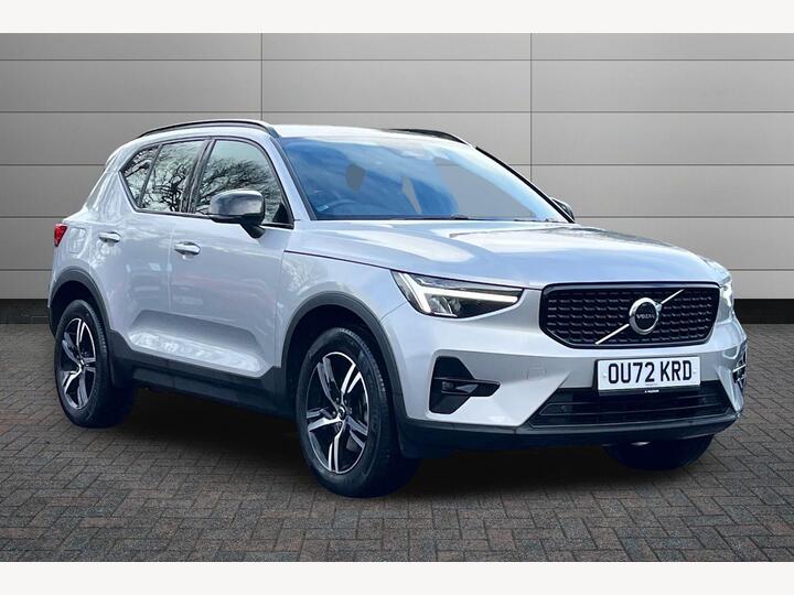 Volvo XC40 2.0 B3 MHEV Plus Dark DCT Auto Euro 6 (s/s) 5dr