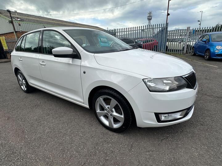 Skoda Rapid Spaceback 1.6 TDI SE Tech Euro 5 5dr Skoda Rapid Spaceback 1.6 TDI SE Tech Euro 5 5dr