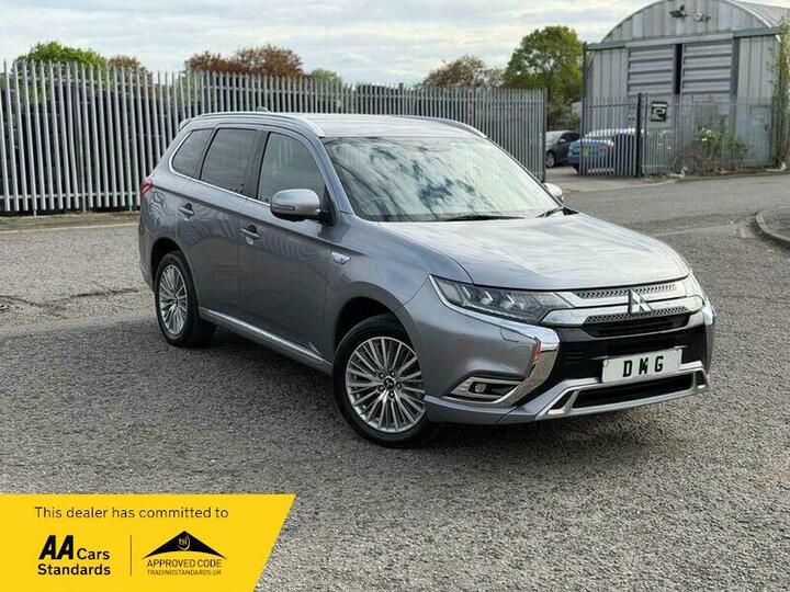 Mitsubishi Outlander 2.4h TwinMotor 13.8kWh 4h CVT 4WD Euro 6 (s/s) 5dr Mitsubishi Outlander 2.4h TwinMotor 13.8kWh 4h CVT 4WD Euro 6 (s/s) 5dr
