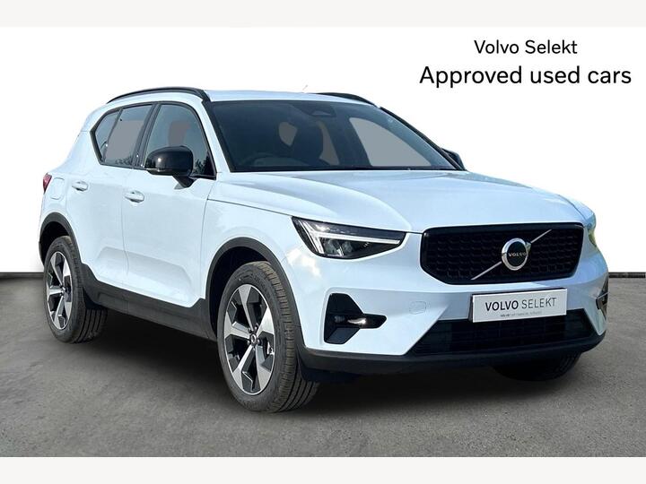 Volvo XC40 2.0 B3 MHEV Plus Dark DCT Auto Euro 6 (s/s) 5dr