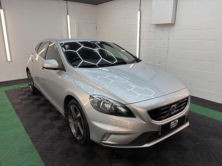 Volvo V40 2.0 D3 R-Design Nav Euro 6 (s/s) 5dr