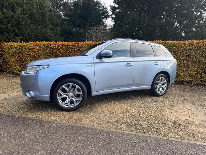 Mitsubishi Outlander 2.0h 12kWh GX4h CVT 4WD Euro 5 (s/s) 5dr Mitsubishi Outlander 2.0h 12kWh GX4h CVT 4WD Euro 5 (s/s) 5dr