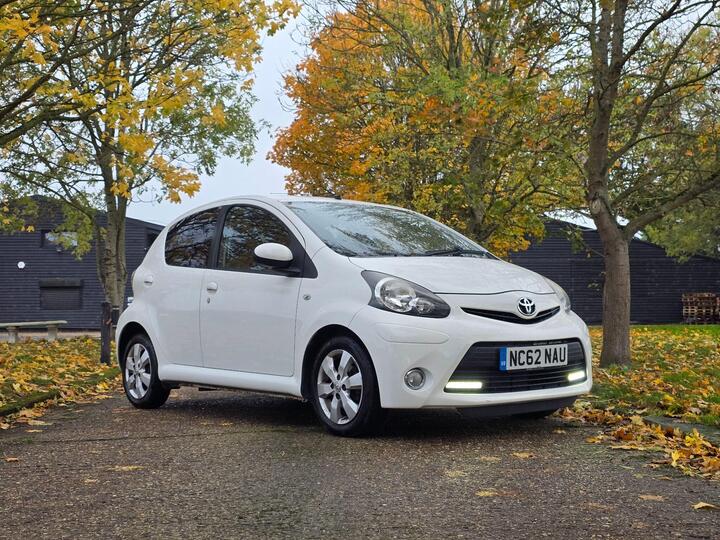 Toyota AYGO 1.0 VVT-i Fire Euro 5 5dr Toyota AYGO 1.0 VVT-i Fire Euro 5 5dr