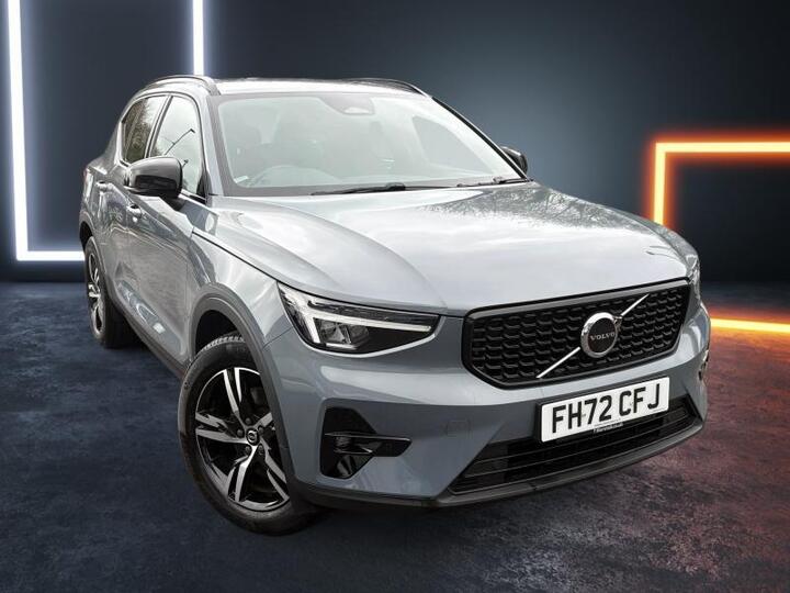Volvo XC40 2.0 B3 MHEV Plus Dark DCT Auto Euro 6 (s/s) 5dr