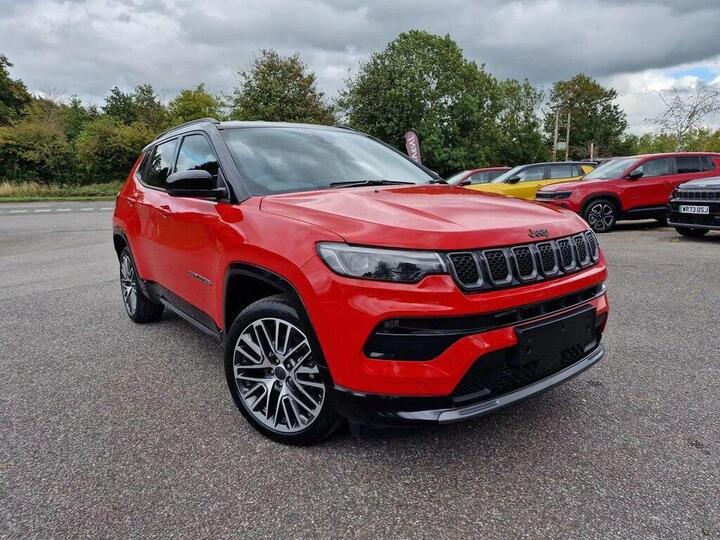 Jeep Compass 1.3 GSE T4 11.4kWh Summit Auto 4xe Euro 6 (s/s) 5dr Jeep Compass 1.3 GSE T4 11.4kWh Summit Auto 4xe Euro 6 (s/s) 5dr