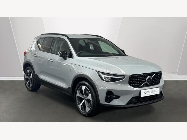 Volvo XC40 2.0 B4 MHEV Plus Dark DCT Auto Euro 6 (s/s) 5dr