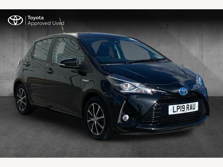 Toyota Yaris 1.5 VVT-h Icon Tech E-CVT Euro 6 (s/s) 5dr
