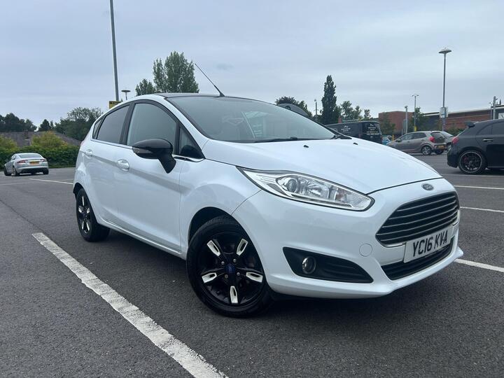 Ford Fiesta 1.0T EcoBoost Zetec White Edition Euro 6 (s/s) 5dr