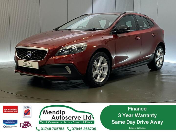 Volvo V40 Cross Country 2.0 D2 Lux Nav Euro 6 (s/s) 5dr Volvo V40 Cross Country 2.0 D2 Lux Nav Euro 6 (s/s) 5dr