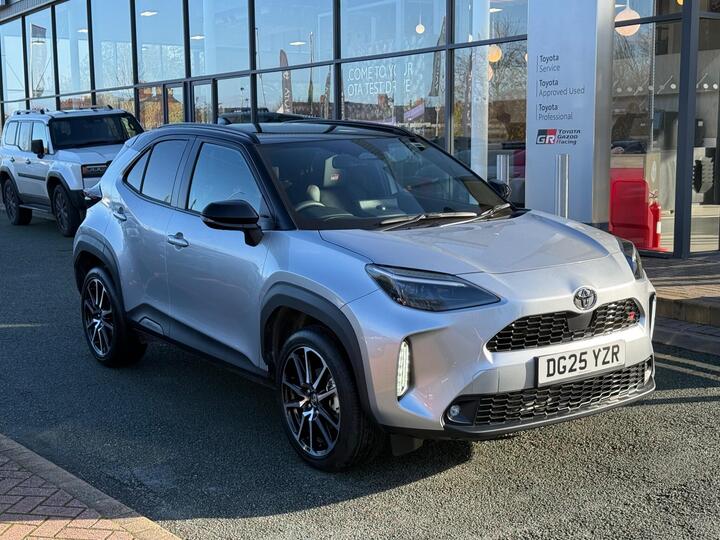 Toyota Yaris Cross 1.5 VVT-h GR SPORT E-CVT Euro 6 (s/s) 5dr Toyota Yaris Cross 1.5 VVT-h GR SPORT E-CVT Euro 6 (s/s) 5dr