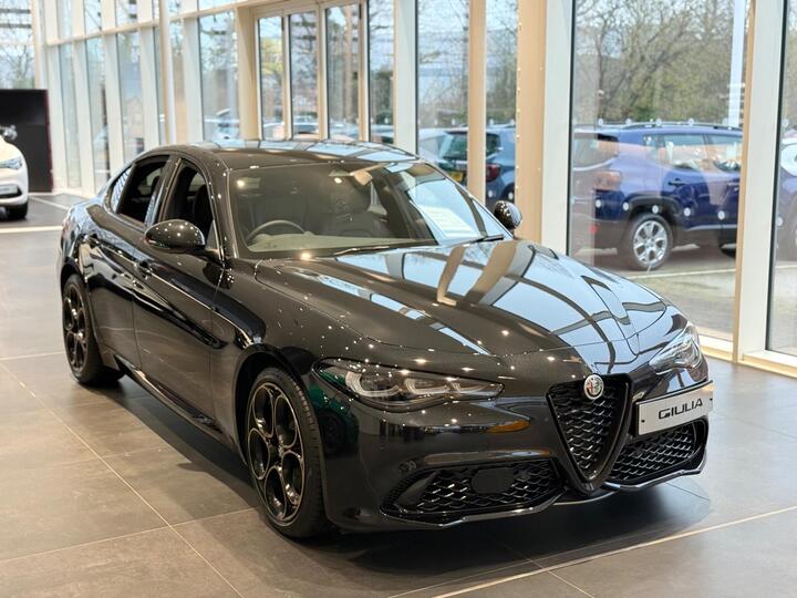 Alfa Romeo Giulia 2.0T Intensa Auto Euro 6 (s/s) 4dr