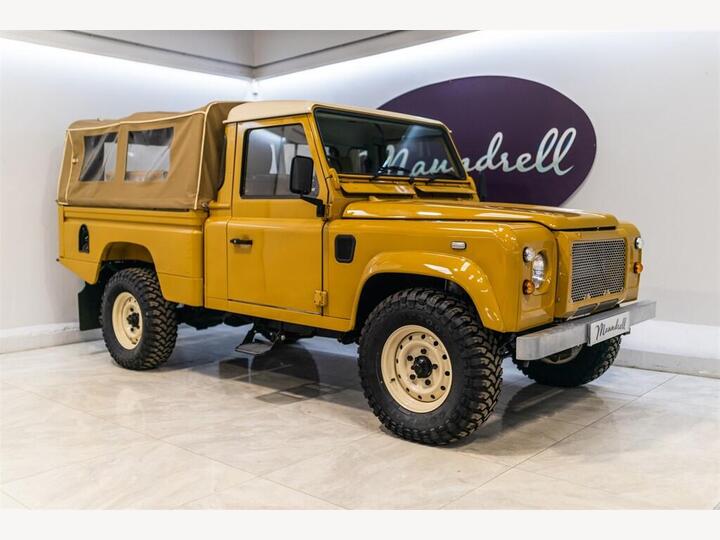 Land Rover Defender 110 2.5 TD5 2dr (High Capacity)