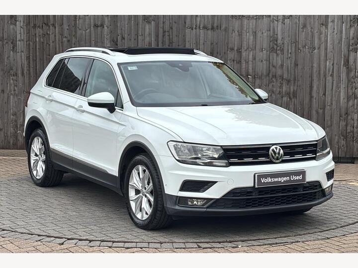 Volkswagen Tiguan 2.0 TDI SE Navigation Euro 6 (s/s) 5dr Volkswagen Tiguan 2.0 TDI SE Navigation Euro 6 (s/s) 5dr
