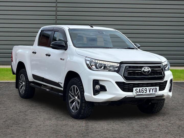 Toyota Hilux 2.4 D-4D Invincible X Auto 4WD Euro 6 (s/s) 4dr (TSS) Toyota Hilux 2.4 D-4D Invincible X Auto 4WD Euro 6 (s/s) 4dr (TSS)