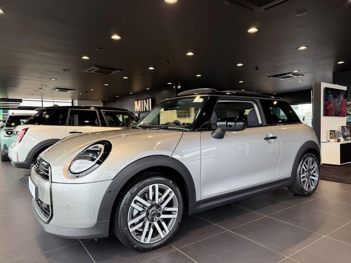 MINI Cooper 1.5C Classic Steptronic Euro 6 (s/s) 3dr