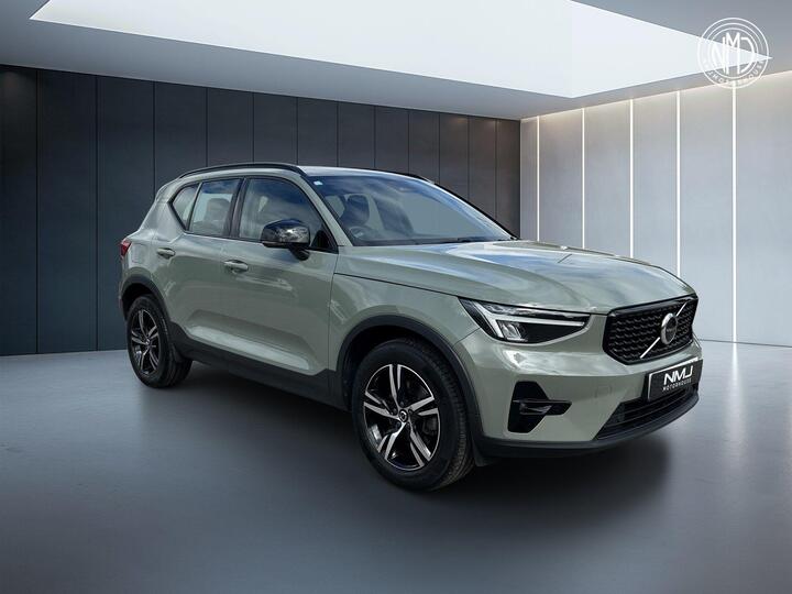 Volvo XC40 2.0 B3 MHEV Plus Dark DCT Auto Euro 6 (s/s) 5dr