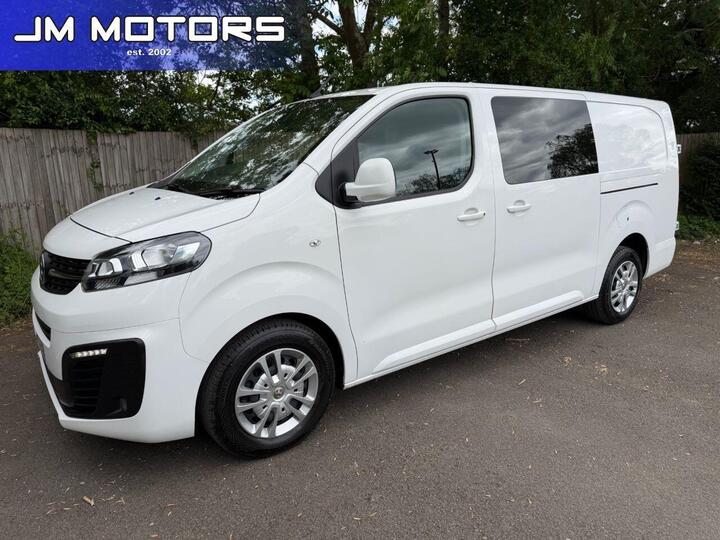 Vauxhall VIVARO 2.0 Turbo D 3100 Sportive Crew Van Auto L2 H1 Euro 6 (s/s) 5dr Vauxhall VIVARO 2.0 Turbo D 3100 Sportive Crew Van Auto L2 H1 Euro 6 (s/s) 5dr