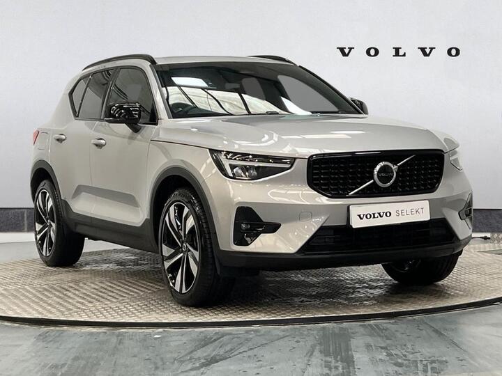 Volvo XC40 2.0 B3 MHEV Plus Dark DCT Auto Euro 6 (s/s) 5dr