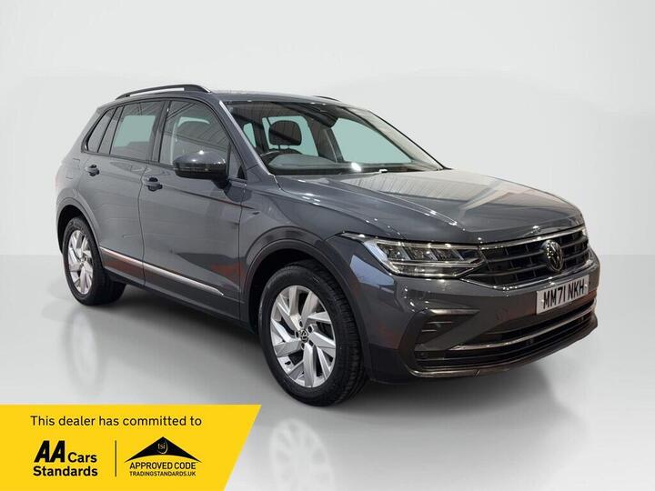 Volkswagen Tiguan 1.5 TSI Life DSG Euro 6 (s/s) 5dr Volkswagen Tiguan 1.5 TSI Life DSG Euro 6 (s/s) 5dr