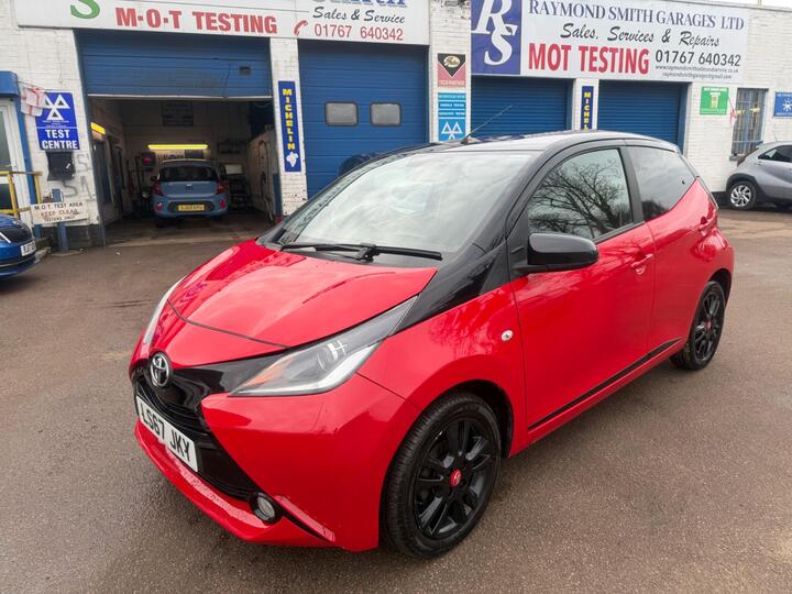 Toyota AYGO 1.0 VVT-i X-cite 4 Red Bi-Tone Euro 6 5dr