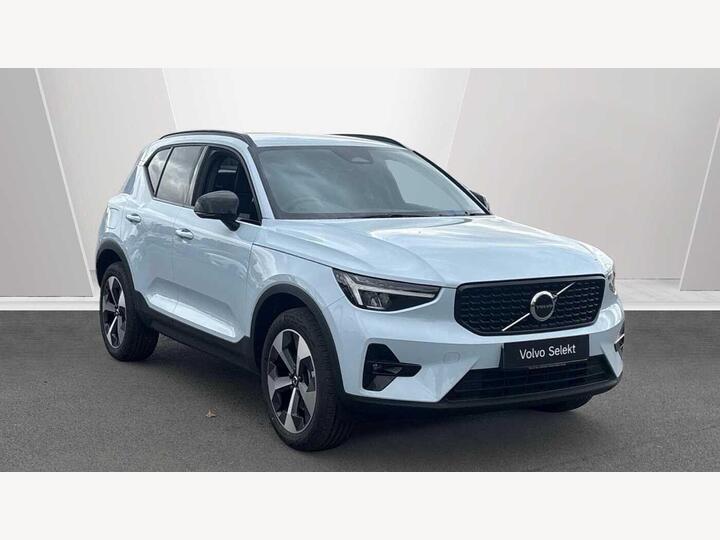 Volvo XC40 2.0 B3 MHEV Plus Dark DCT Auto Euro 6 (s/s) 5dr