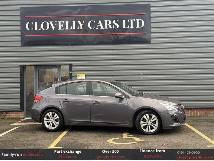 Chevrolet Cruze 1.7 VCDi LTZ Euro 5 (s/s) 5dr (Nav) Chevrolet Cruze 1.7 VCDi LTZ Euro 5 (s/s) 5dr (Nav)