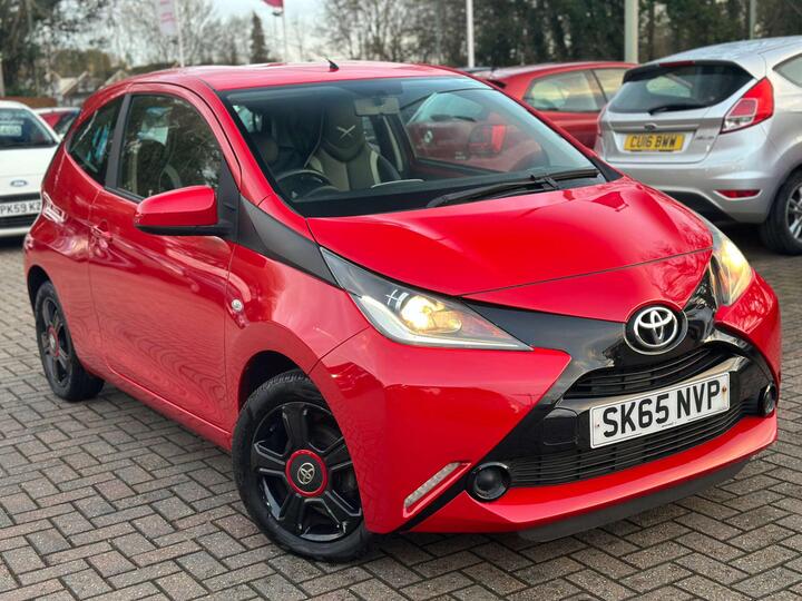 Toyota AYGO 1.0 VVT-i X-play Euro 5 3dr Euro 5 Toyota AYGO 1.0 VVT-i X-play Euro 5 3dr Euro 5