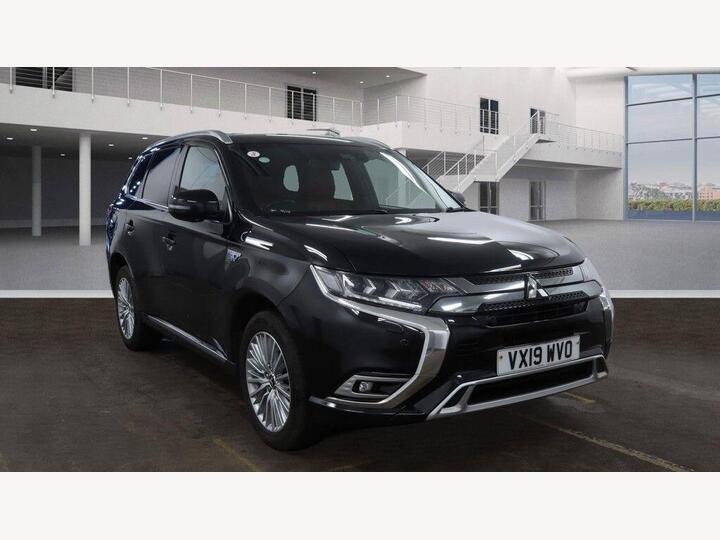 Mitsubishi Outlander 2.4h TwinMotor 13.8kWh 5hs CVT 4WD Euro 6 (s/s) 5dr Mitsubishi Outlander 2.4h TwinMotor 13.8kWh 5hs CVT 4WD Euro 6 (s/s) 5dr